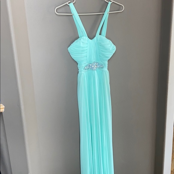Windsor Dresses & Skirts - Windsor Mint Green Floor Length Prom Dress